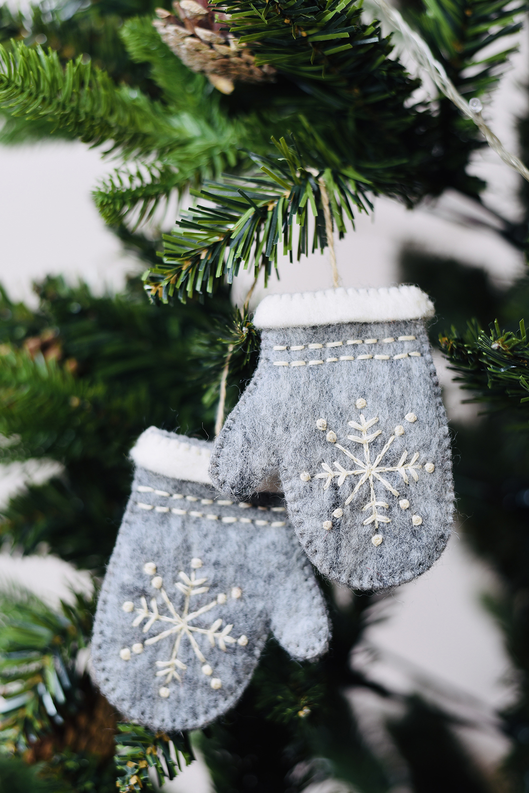 Mitton & socks ornament
