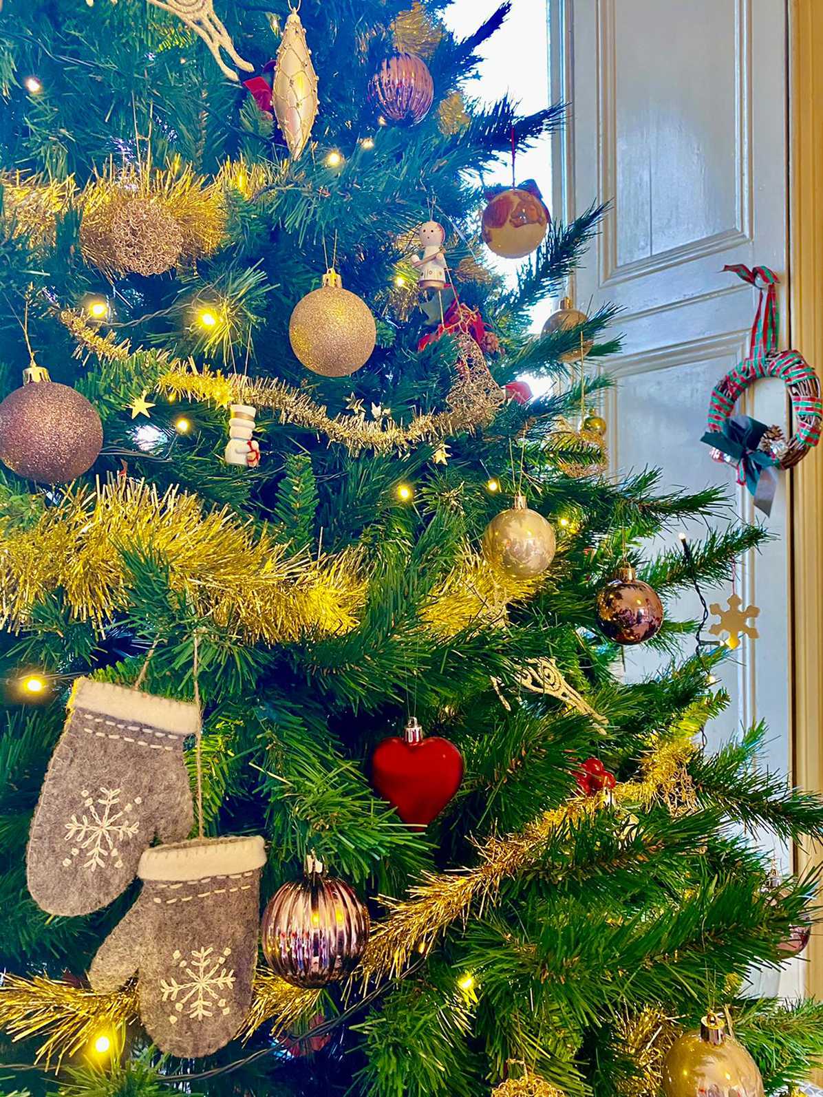 Mitton & socks ornament