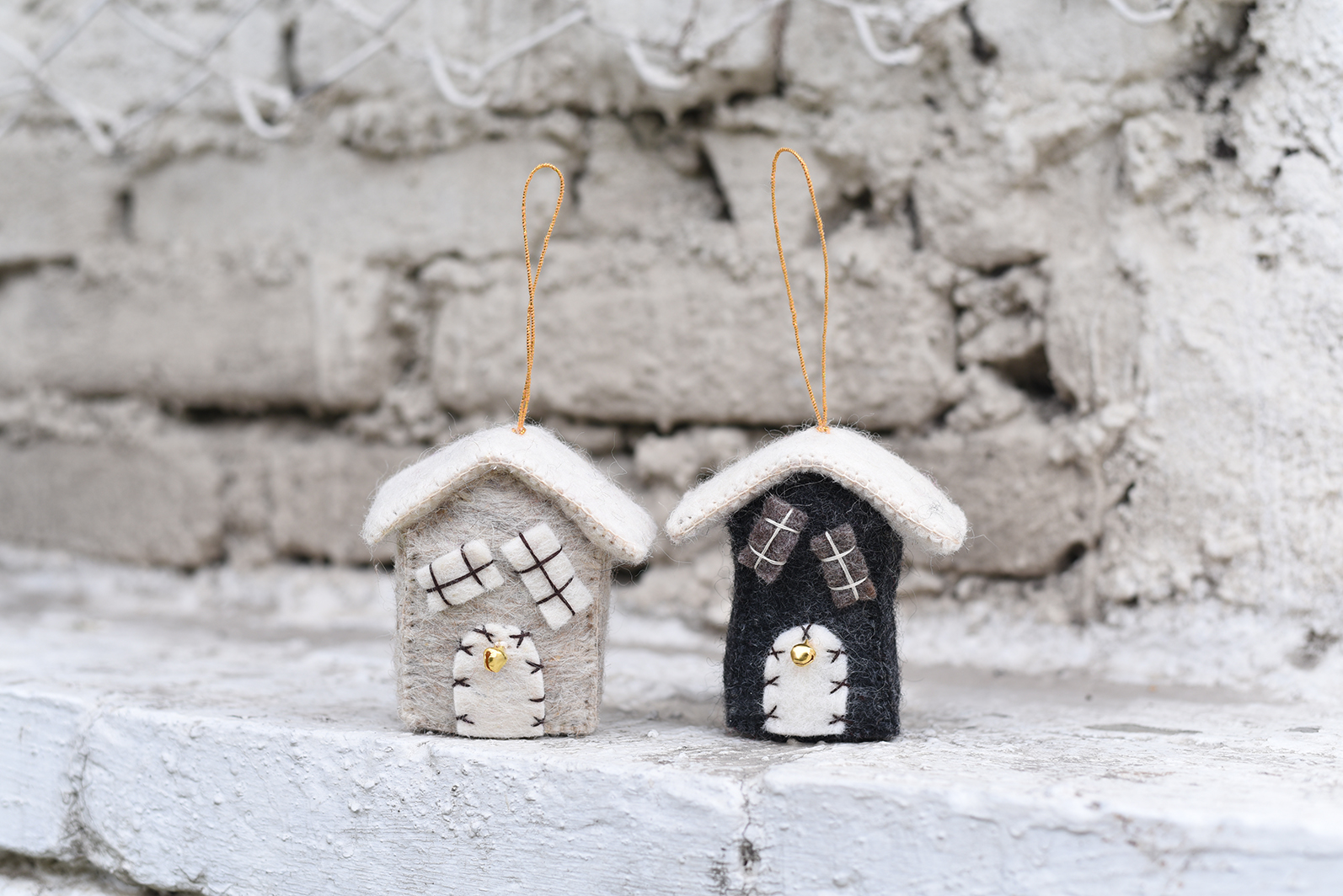 Snow house ornament - Image 5